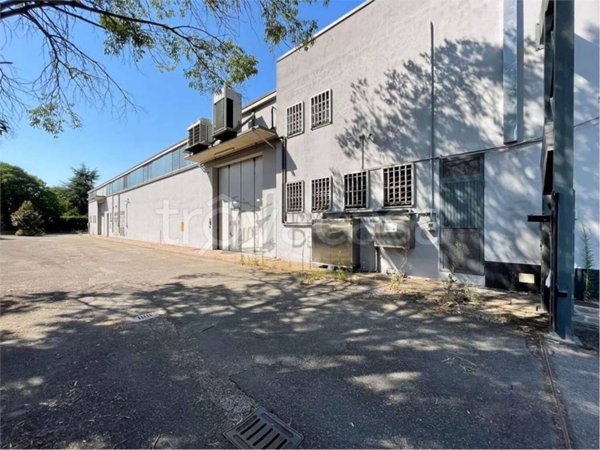 capannone in vendita a Modena in zona Crocetta