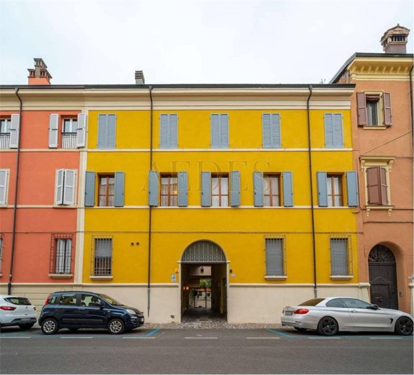 appartamento in vendita a Modena in zona Centro Storico