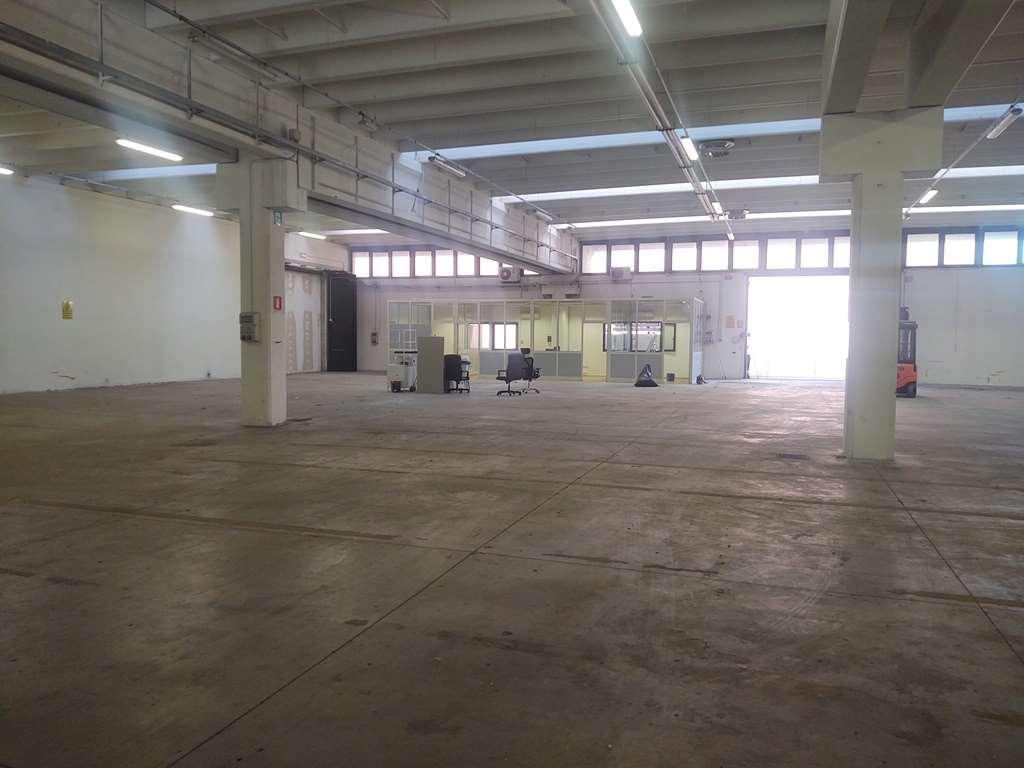 appartamento in vendita a Modena in zona Madonnina / Quattro Ville