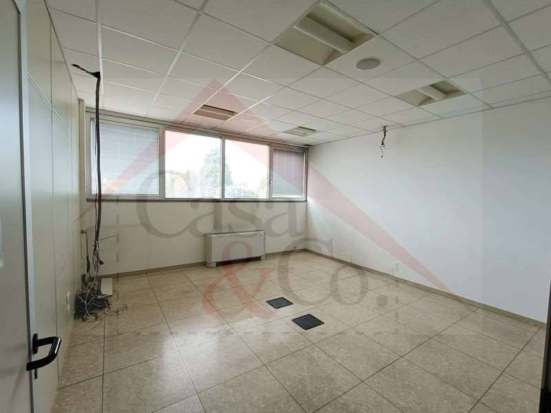 negozio in vendita a Modena in zona Crocetta