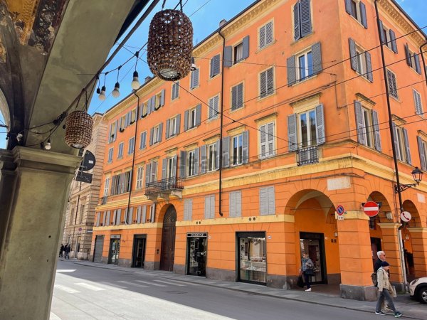 appartamento in vendita a Modena in zona Centro Storico
