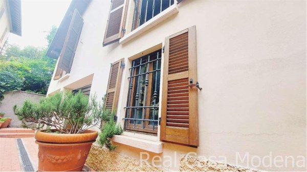 casa indipendente in vendita a Modena in zona Centro Storico