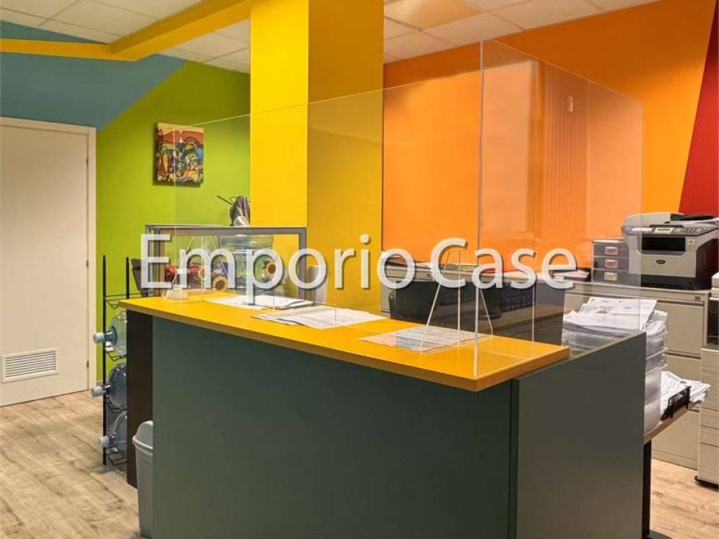 ufficio in vendita a Modena in zona Amendola