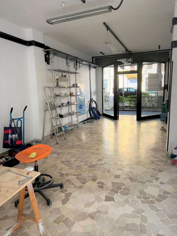 negozio in vendita a Modena in zona San Cataldo