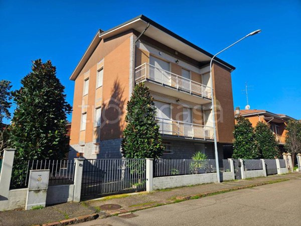 casa indipendente in vendita a Modena in zona Lesignana