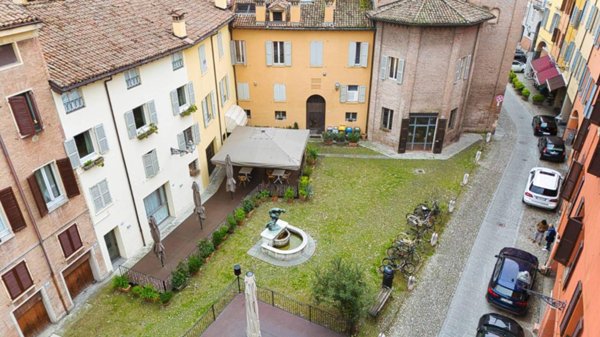 appartamento in vendita a Modena in zona Centro Storico