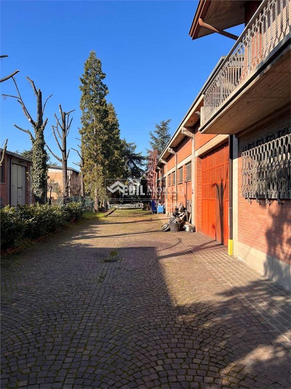 capannone in vendita a Modena in zona Crocetta