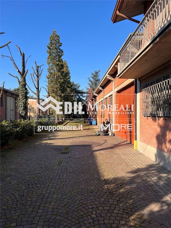 capannone in vendita a Modena in zona Crocetta