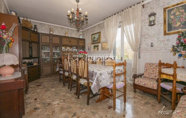 appartamento in vendita a Modena in zona Madonnina / Quattro Ville