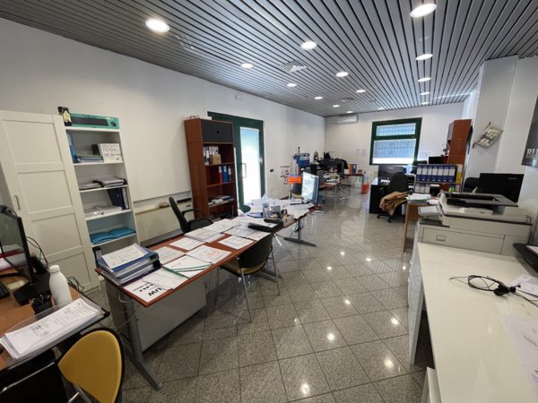 ufficio in vendita a Modena in zona Albareto