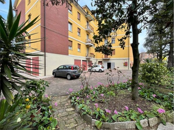 appartamento in vendita a Modena in zona Amendola