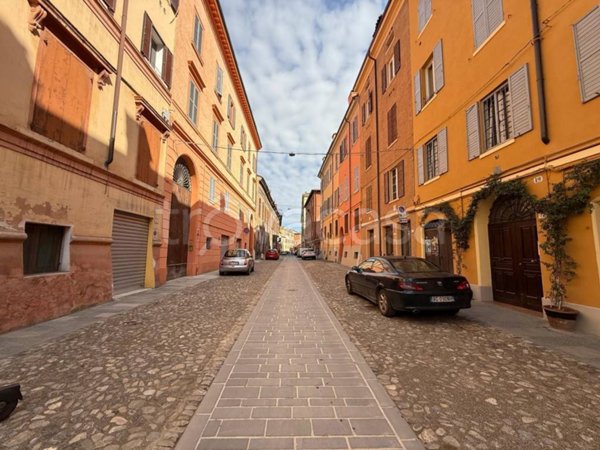 appartamento in vendita a Modena in zona Centro Storico