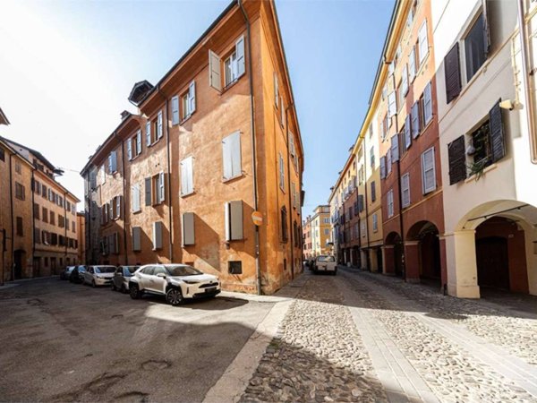 appartamento in vendita a Modena in zona Centro Storico