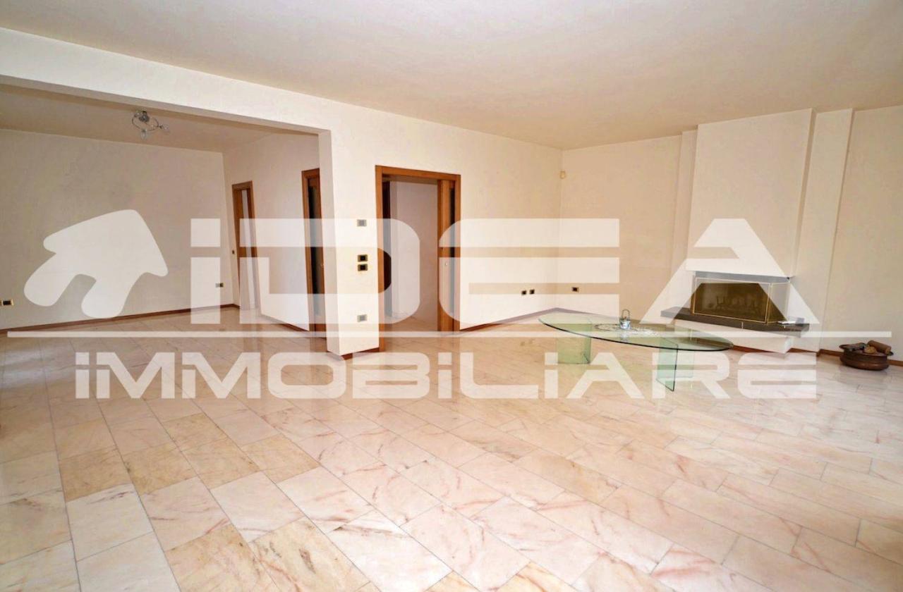 casa indipendente in vendita a Modena in zona San Faustino