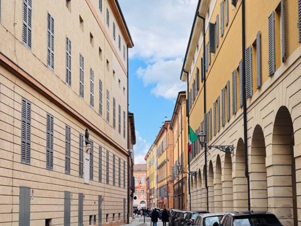 appartamento in vendita a Modena in zona Centro Storico