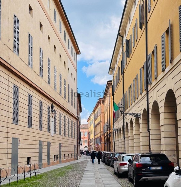 appartamento in vendita a Modena in zona Centro Storico