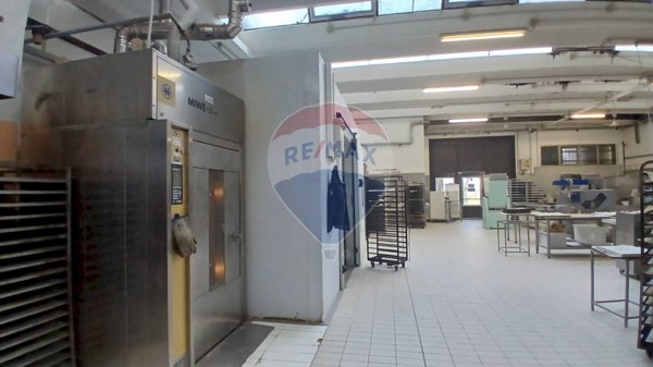capannone in vendita a Modena in zona Cognento