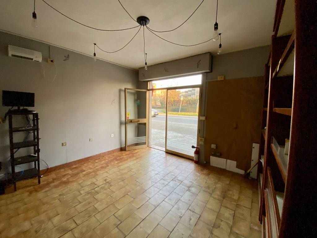 negozio in vendita a Modena in zona San Lazzaro / Modena Est