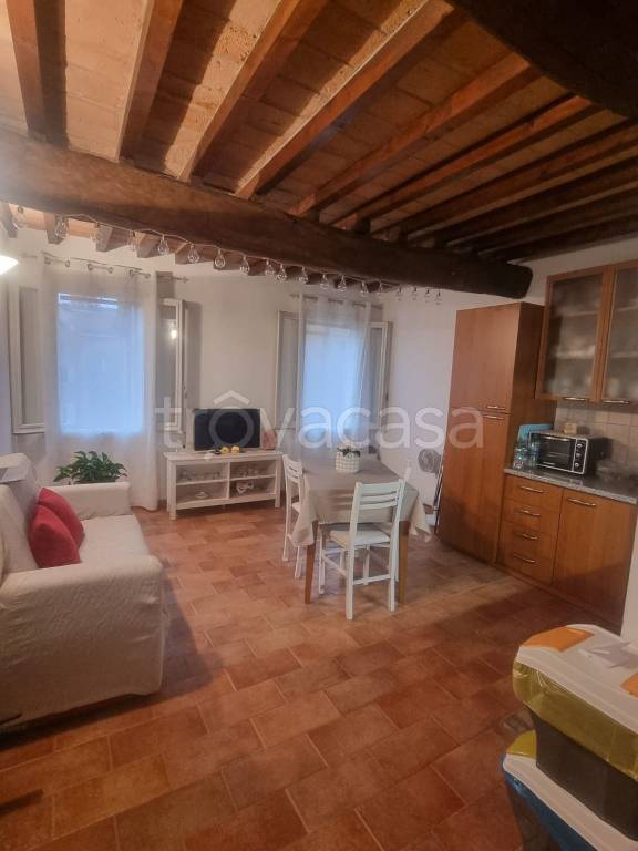 appartamento in vendita a Modena in zona Centro Storico