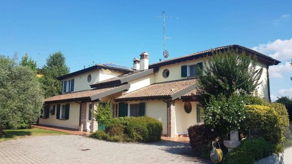 casa indipendente in vendita a Modena in zona Cognento