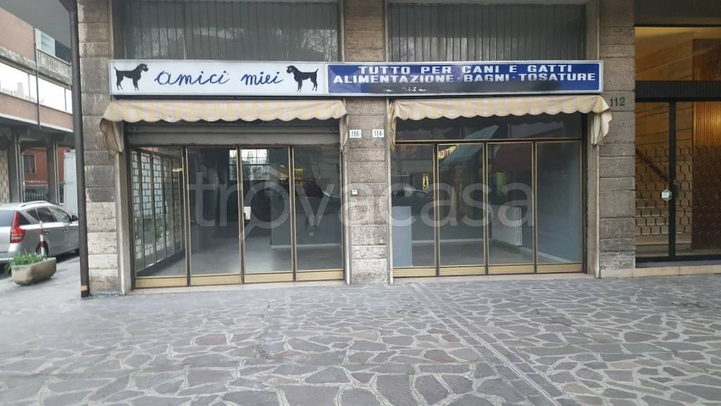 negozio in vendita a Modena in zona Centro Storico