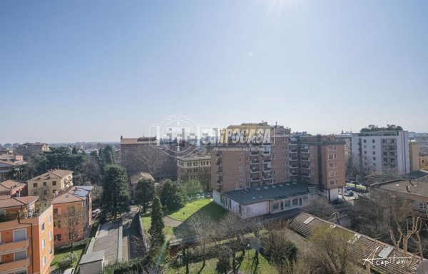 appartamento in vendita a Modena in zona Crocetta