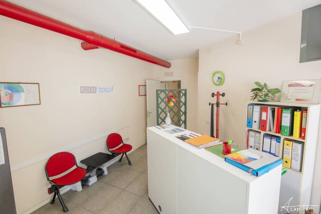 ufficio in vendita a Modena in zona Crocetta