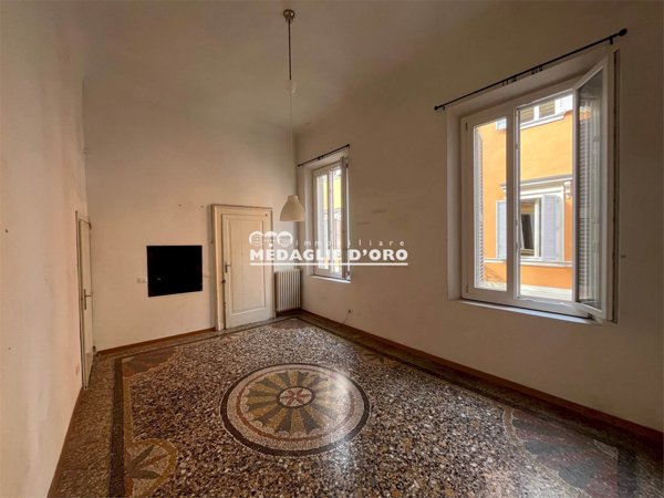 appartamento in vendita a Modena in zona Centro Storico