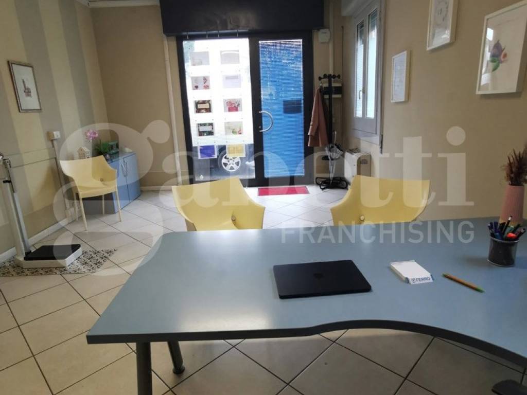 negozio in vendita a Modena in zona Buon Pastore