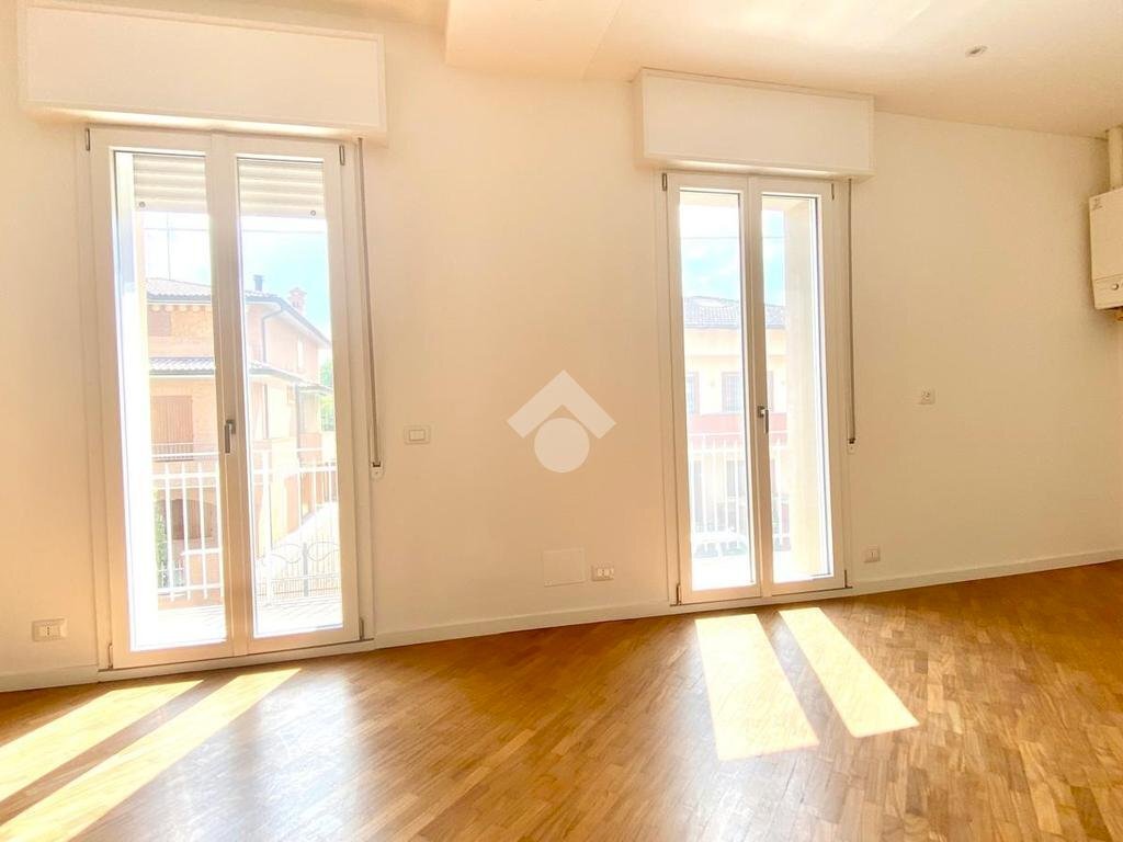 casa indipendente in vendita a Modena in zona Amendola