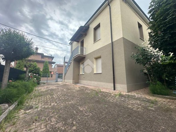 casa indipendente in vendita a Modena in zona Sant'Agnese