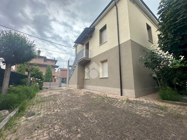 casa indipendente in vendita a Modena in zona Amendola