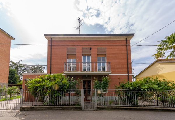 casa indipendente in vendita a Modena