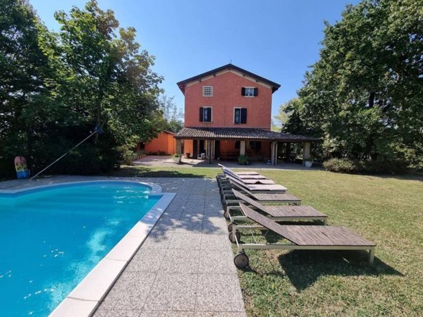 casa indipendente in vendita a Modena in zona Lesignana