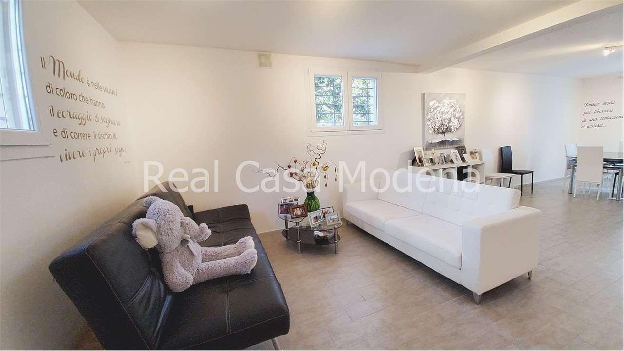 casa indipendente in vendita a Modena