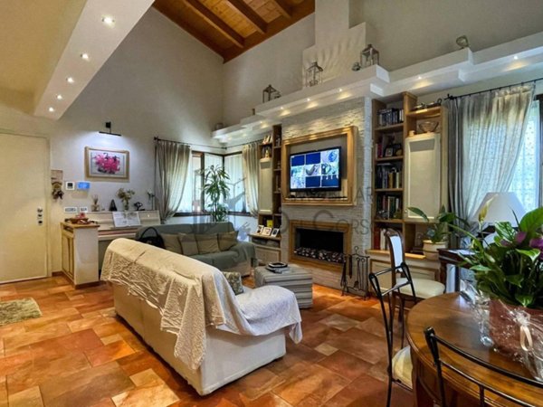 casa indipendente in vendita a Modena in zona Centro Storico