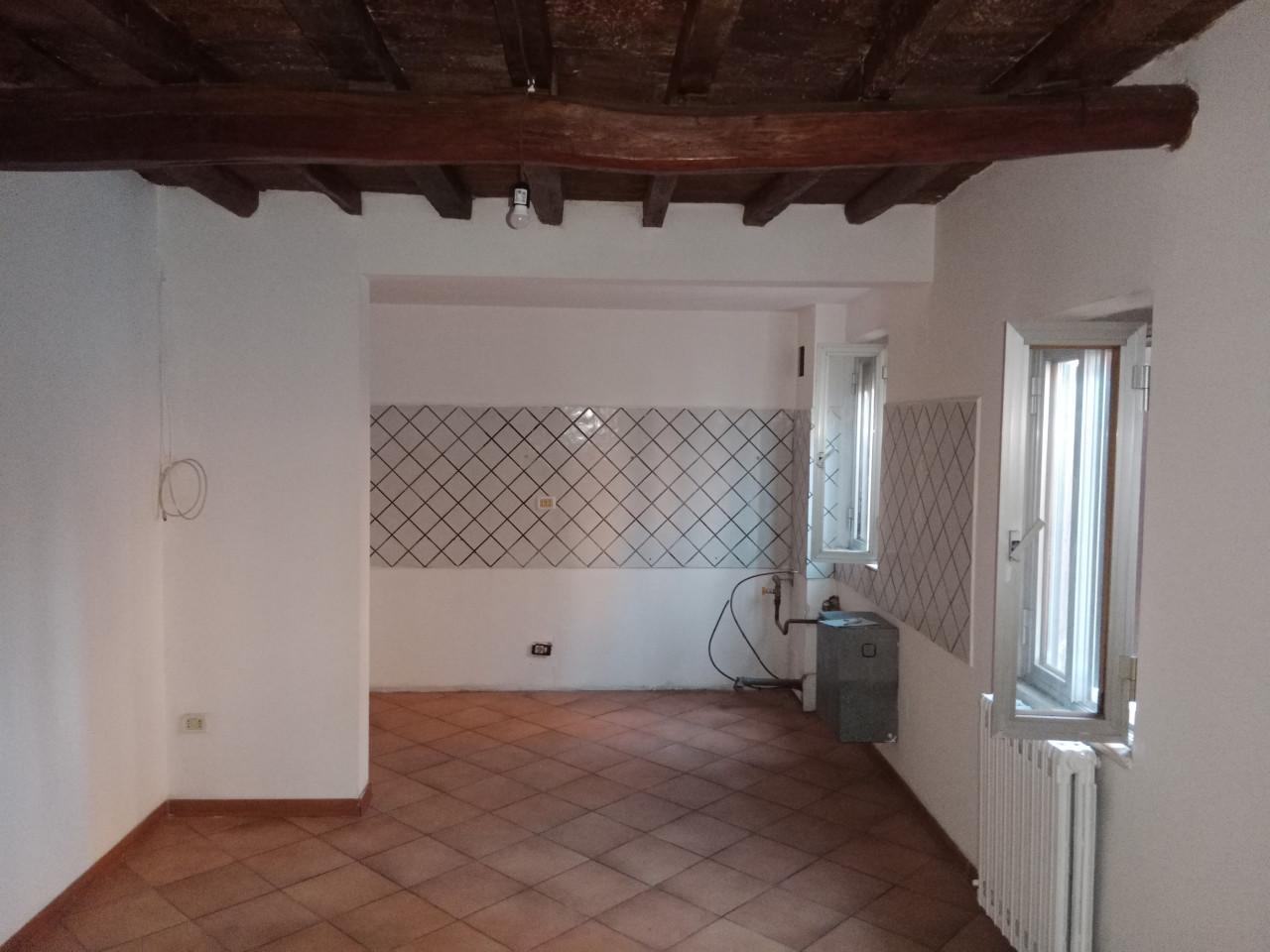 appartamento in vendita a Modena in zona Centro Storico
