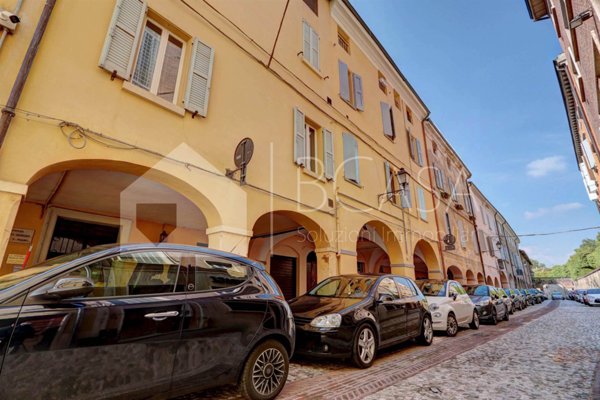 appartamento in vendita a Modena in zona Centro Storico