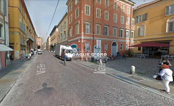 negozio in vendita a Modena in zona Centro Storico