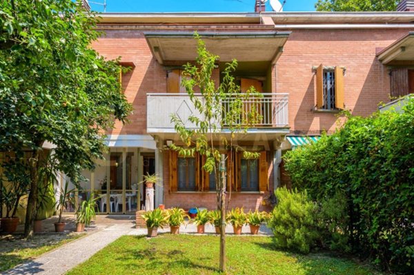 casa indipendente in vendita a Modena in zona San Faustino