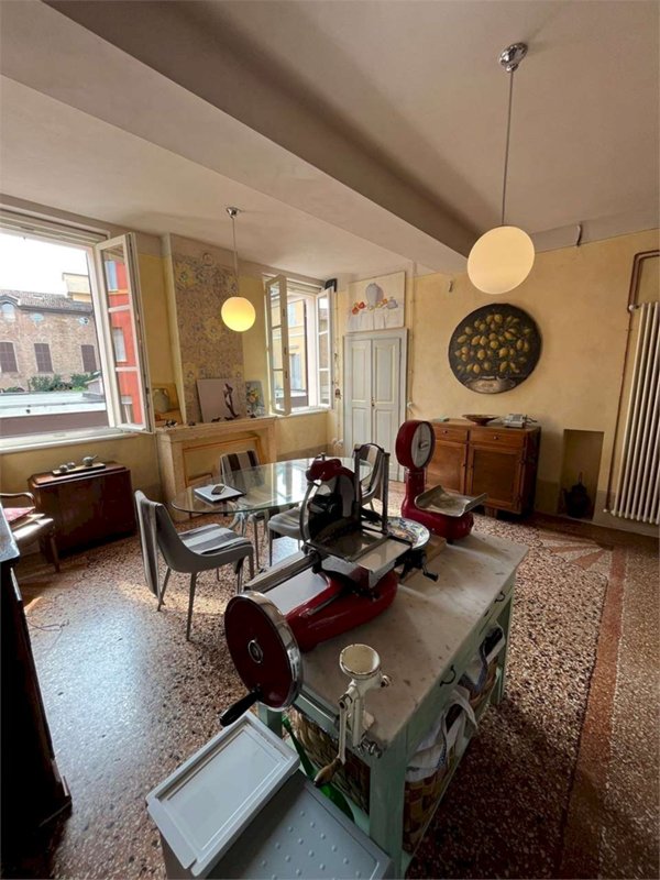 appartamento in vendita a Modena in zona Centro Storico