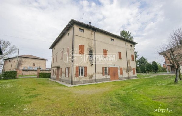 casa indipendente in vendita a Modena in zona Lesignana