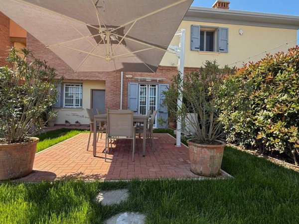 casa indipendente in vendita a Modena in zona Cognento