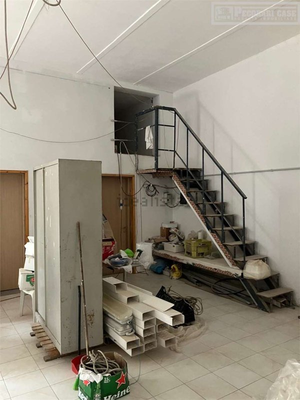 ufficio in vendita a Modena in zona Crocetta
