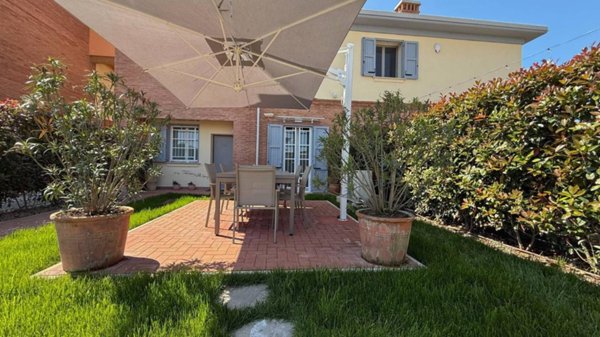 casa indipendente in vendita a Modena in zona Cognento