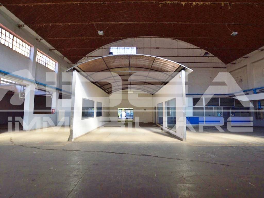 locale commerciale in vendita a Modena in zona San Cataldo