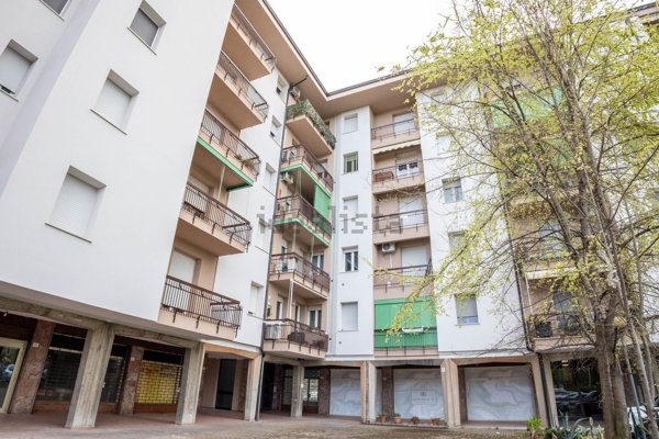 appartamento in vendita a Modena in zona San Lazzaro / Modena Est