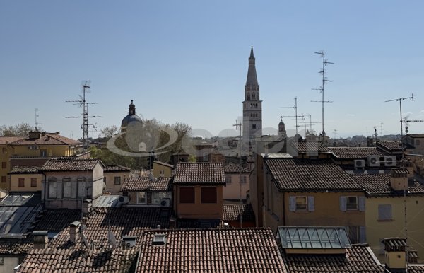 appartamento in vendita a Modena in zona Centro Storico