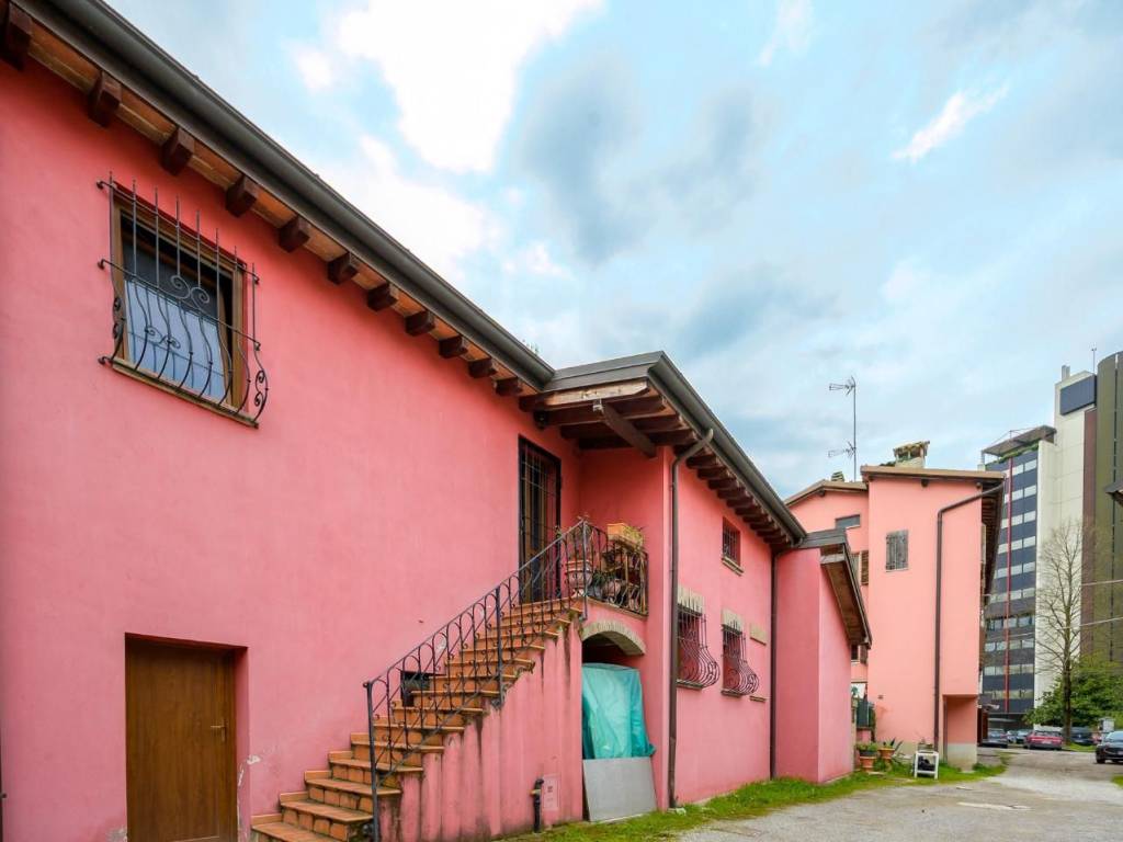 casa indipendente in vendita a Modena in zona Baggiovara