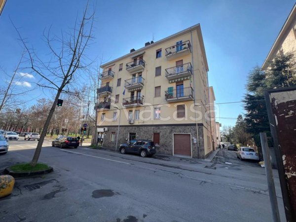 appartamento in vendita a Modena in zona Amendola